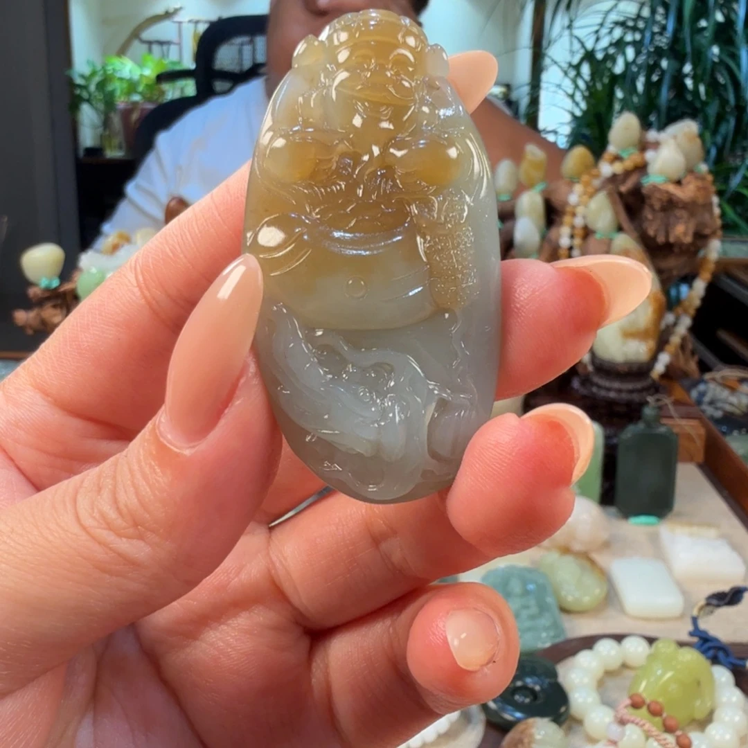 j***i和田玉未镶嵌颈饰