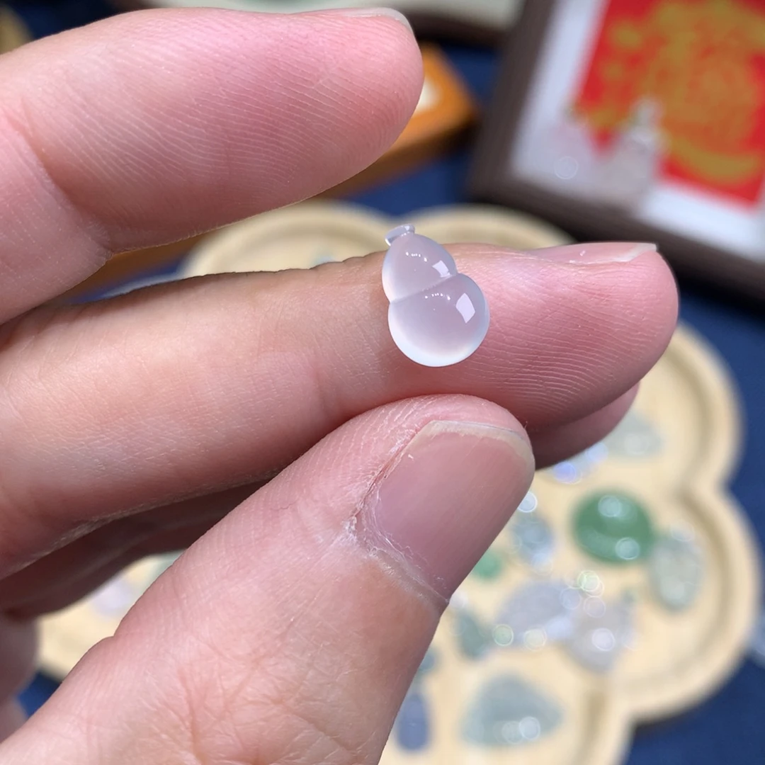 翡翠未镶嵌颈饰葫芦