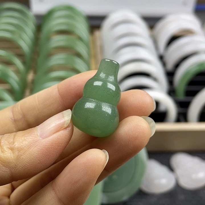 东陵石未镶嵌颈饰