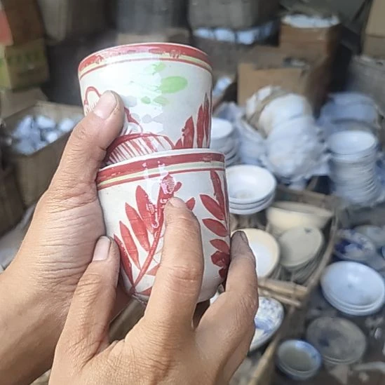 库存微瑕杯两个有缩釉