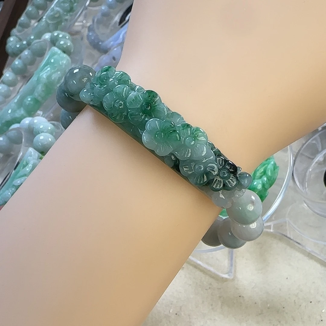 翡翠未镶嵌颈饰手牌