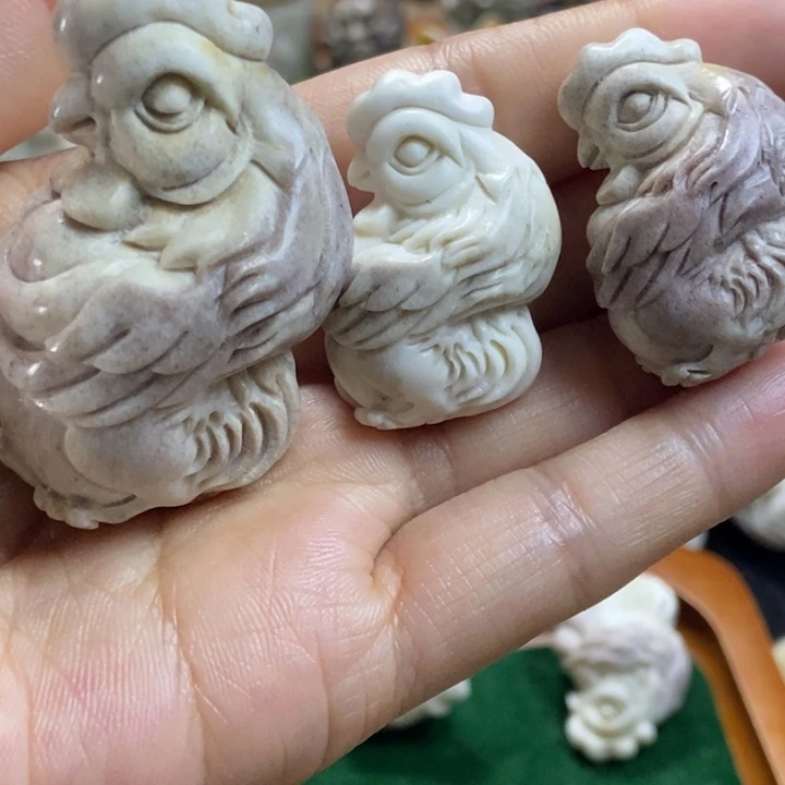 配饰鹿角雕刻一个出