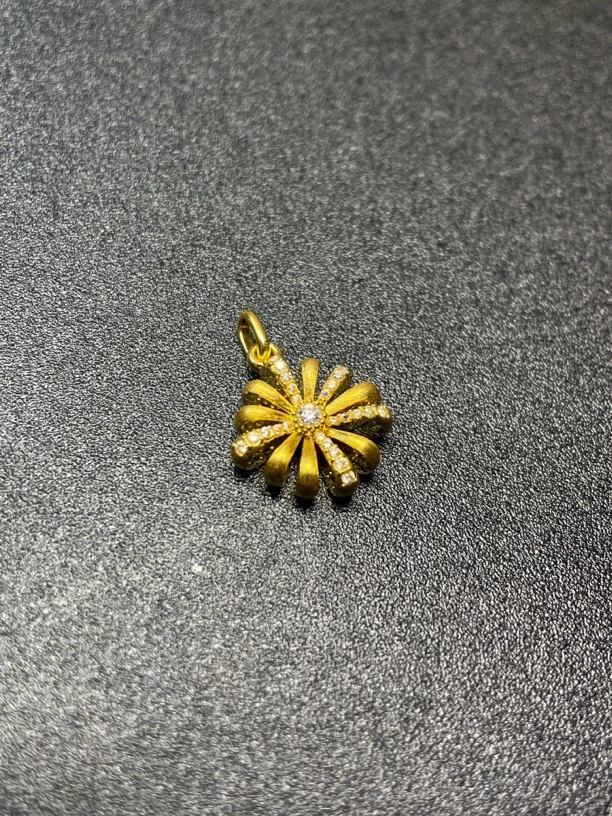 18k金 Au750吊坠 吊坠 d633（送银项链）