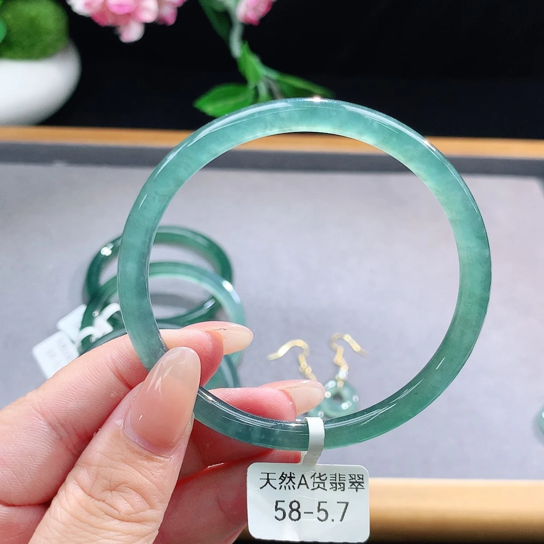 未镶嵌手镯（圆镯）翡翠