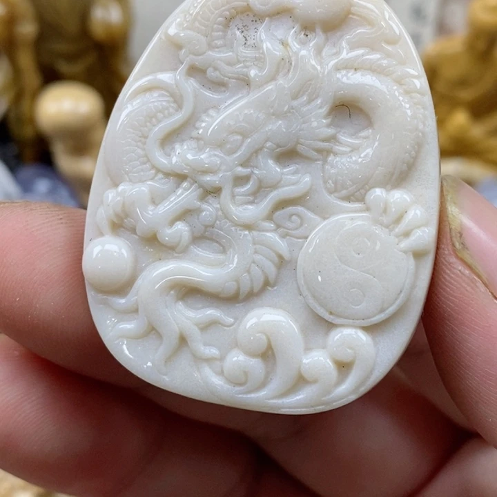 颈饰未镶嵌硅化珊瑚（珊瑚玉）