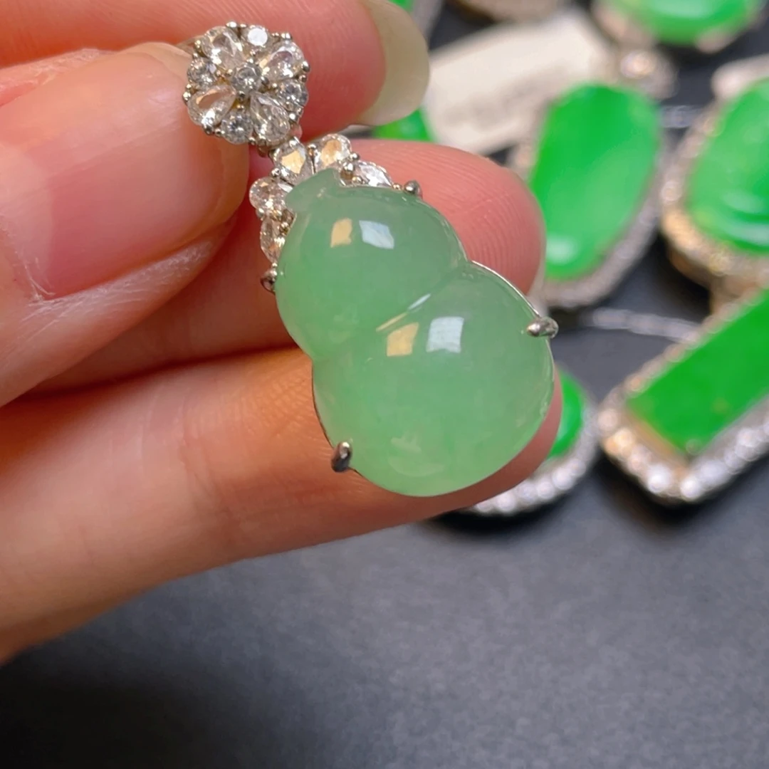 颈饰银S925镶嵌翡翠