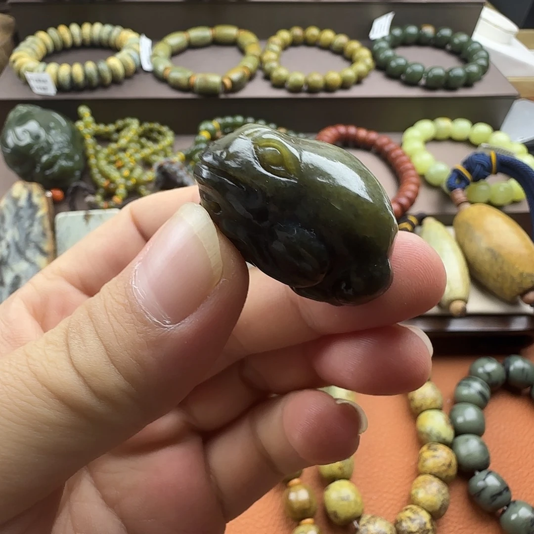 岫岩河磨玉（透闪石质玉）未镶嵌珠宝奇石