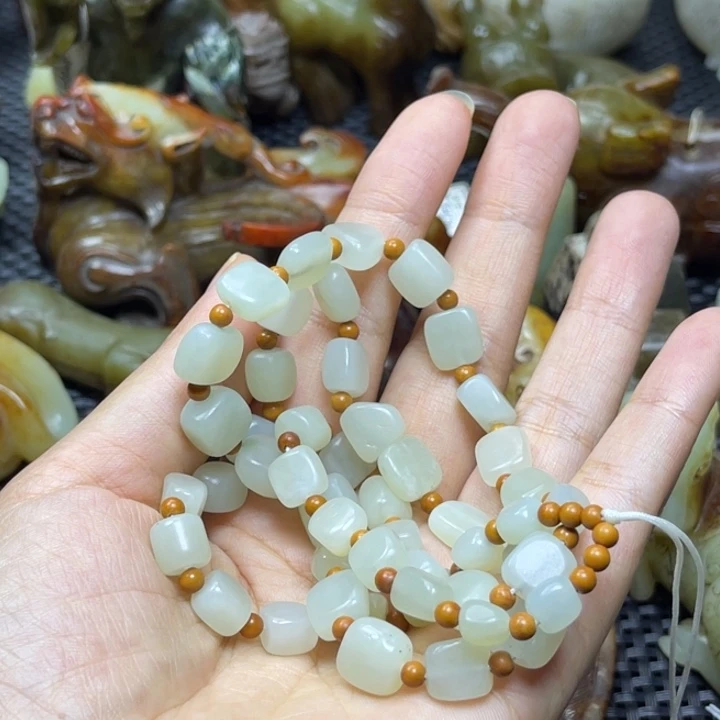 颈饰未镶嵌和田玉