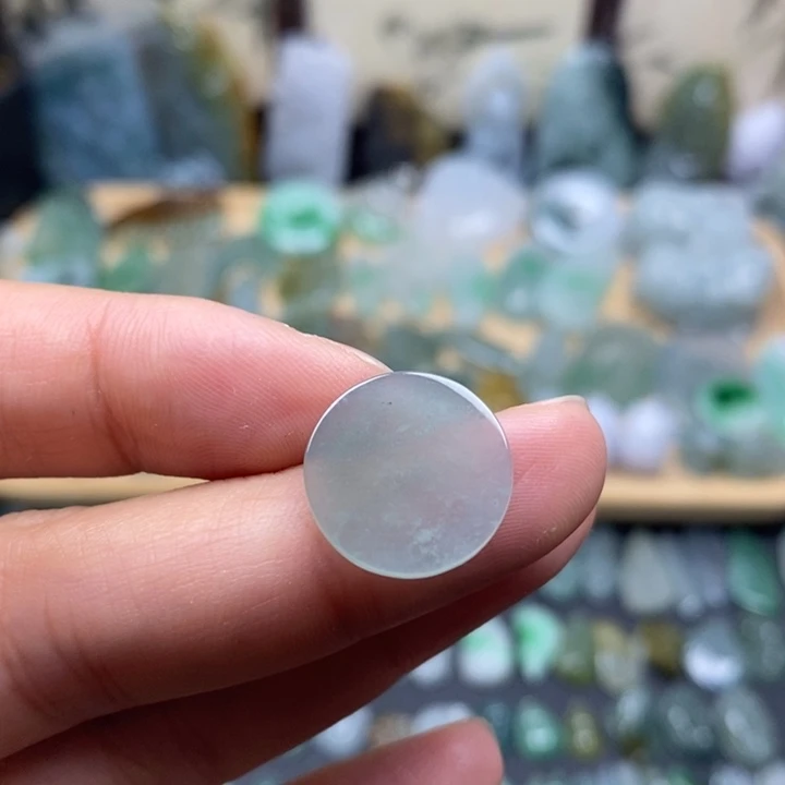 翡翠未镶嵌颈饰无事牌