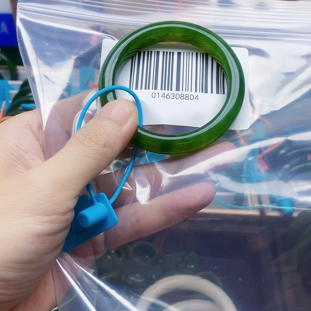 和田玉手镯未镶嵌新****）