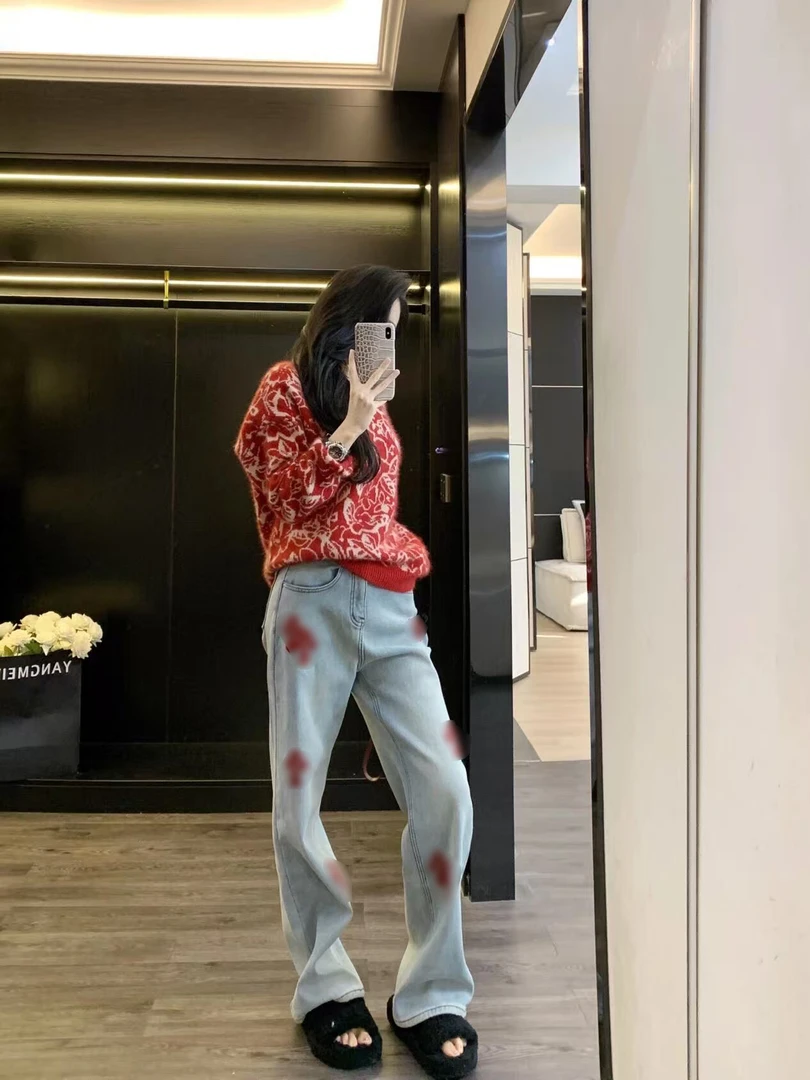 2025秋冬新款韩系慵懒风宽松高级感红色毛衣加绒牛仔裤两件套