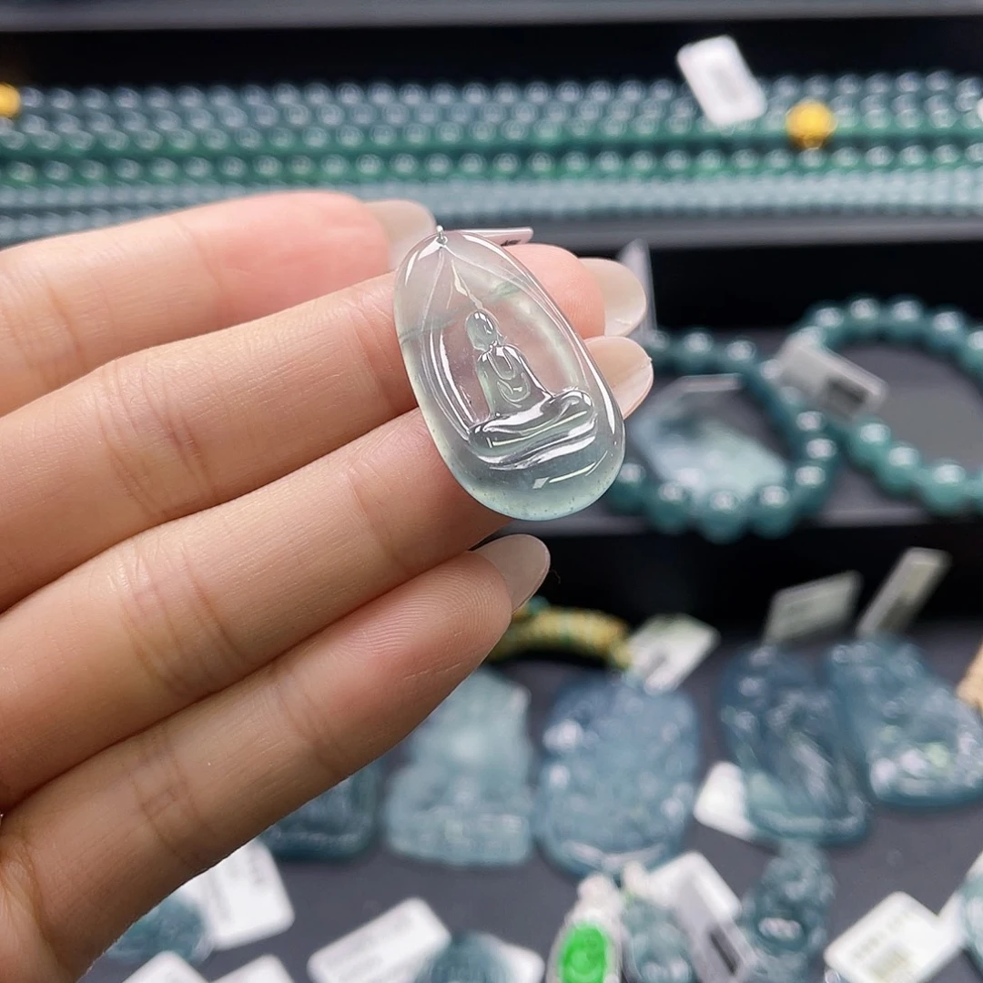 翡翠未镶嵌颈饰悟道