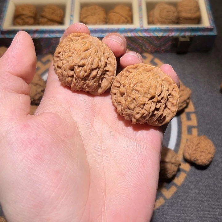 文玩核桃吊坠粉**场文玩核桃品种楼子