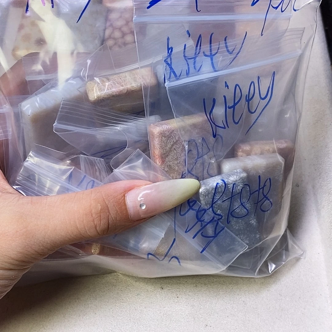 查罗石合金颈饰k***y