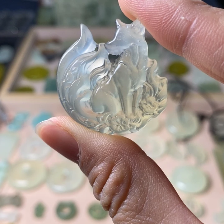 蛇纹石玉颈饰未镶嵌