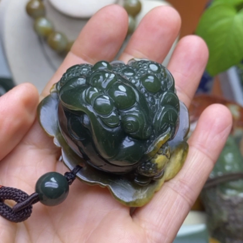 【闪购商品】未镶嵌岫岩河磨玉（透闪石质玉）把件玥*