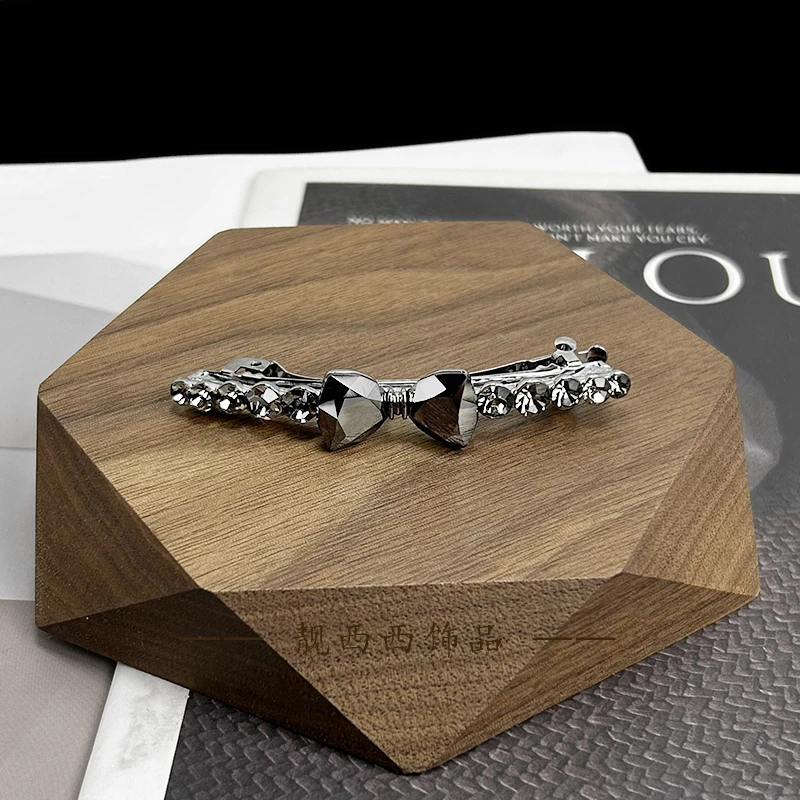 【LXX靓西西】8003 简约蝴蝶结满钻气质6.8厘米弹簧夹