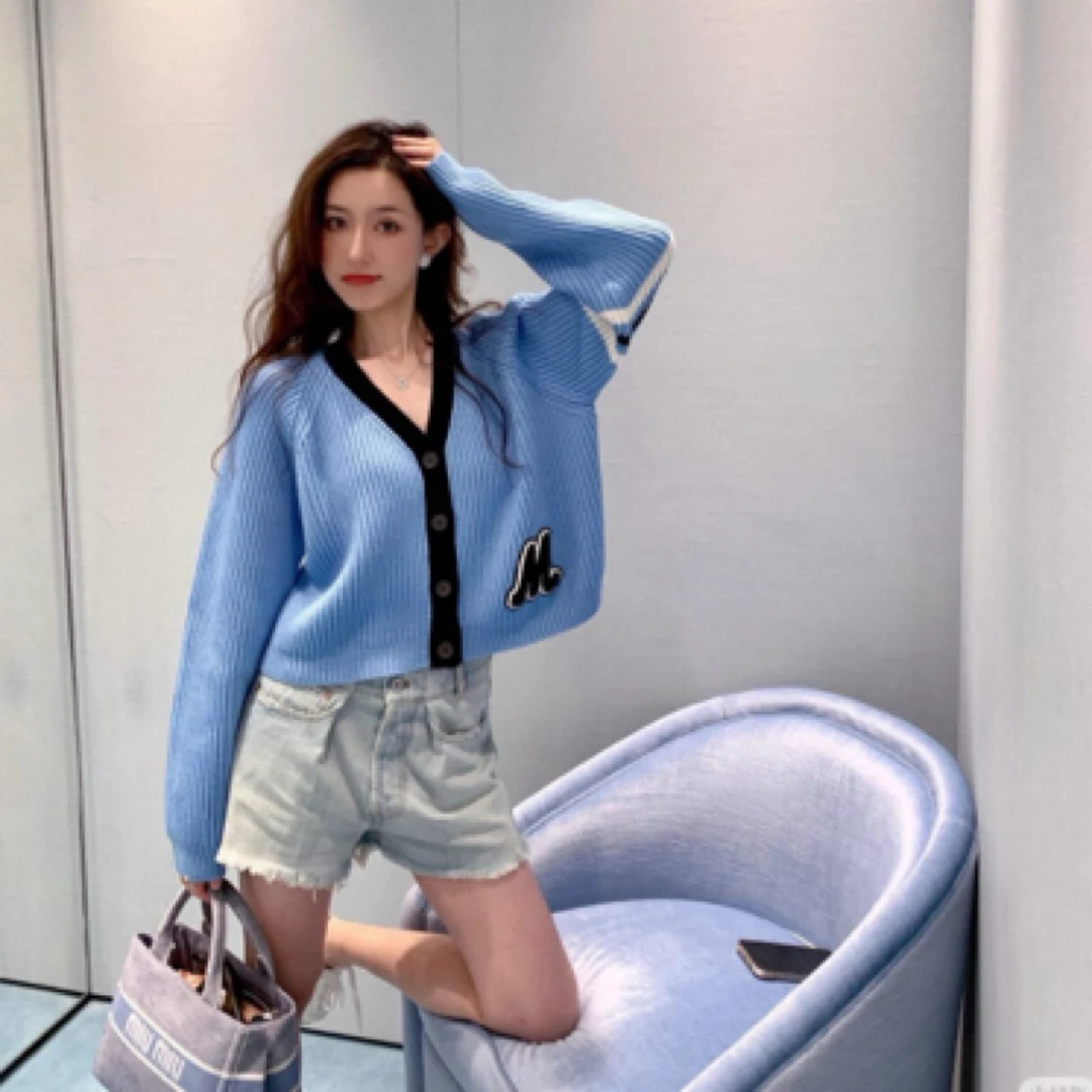 未使用 MIU MIU/缪缪  001260 MiuMiu 缪缪 针织毛衣 38码