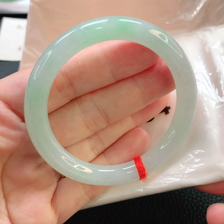 翡翠手镯未镶嵌53圆