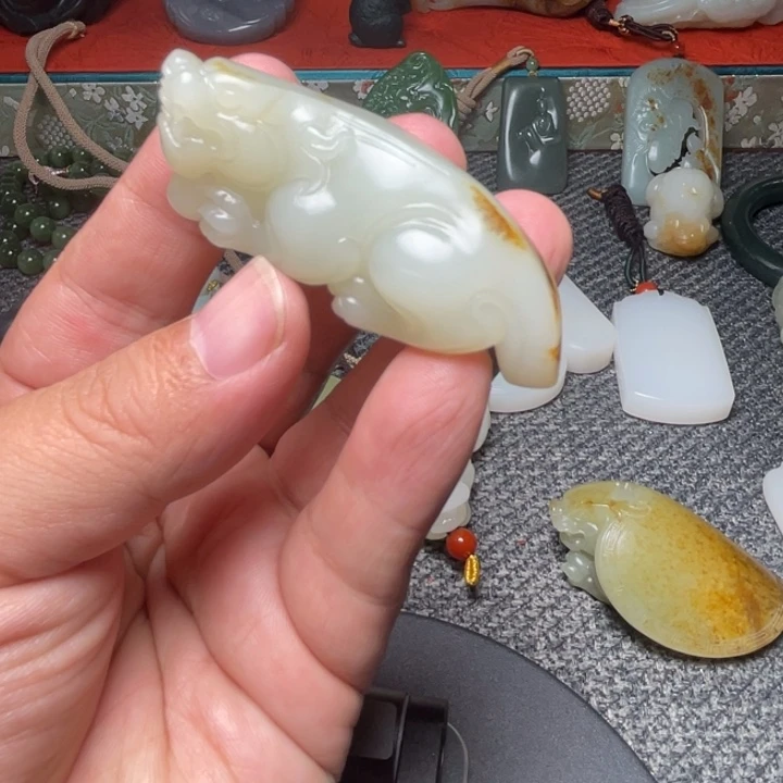 子***晨和田玉未镶嵌颈饰