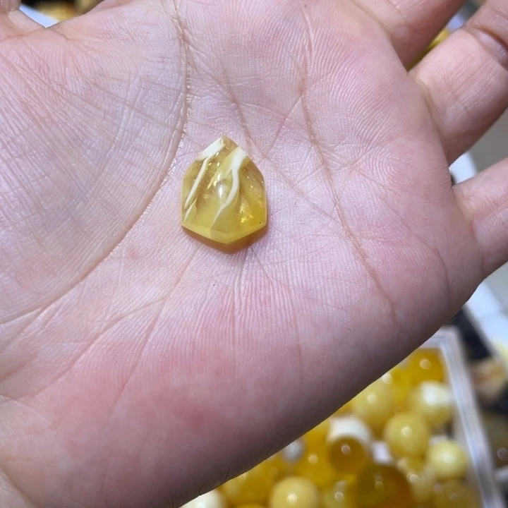 琥珀未镶嵌吊坠(不含链)盾牌