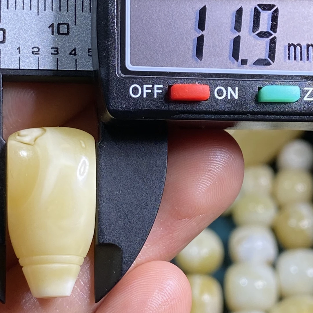 纯天然俄料蜜蜡配饰