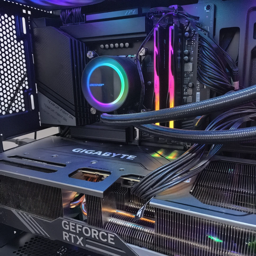 14700kf 64g 2t 4080s 魔鹰 黑色机箱