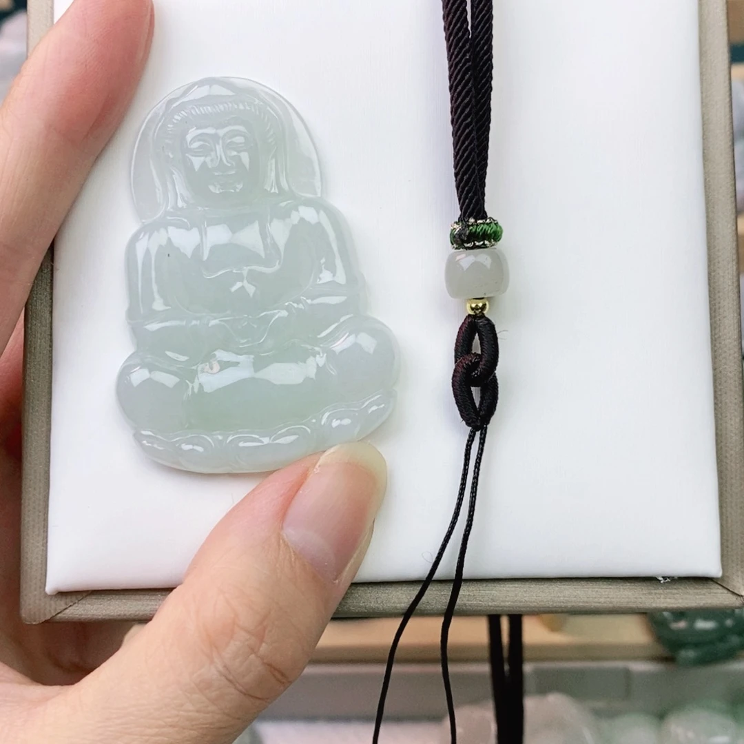 翡翠未镶嵌颈饰观音