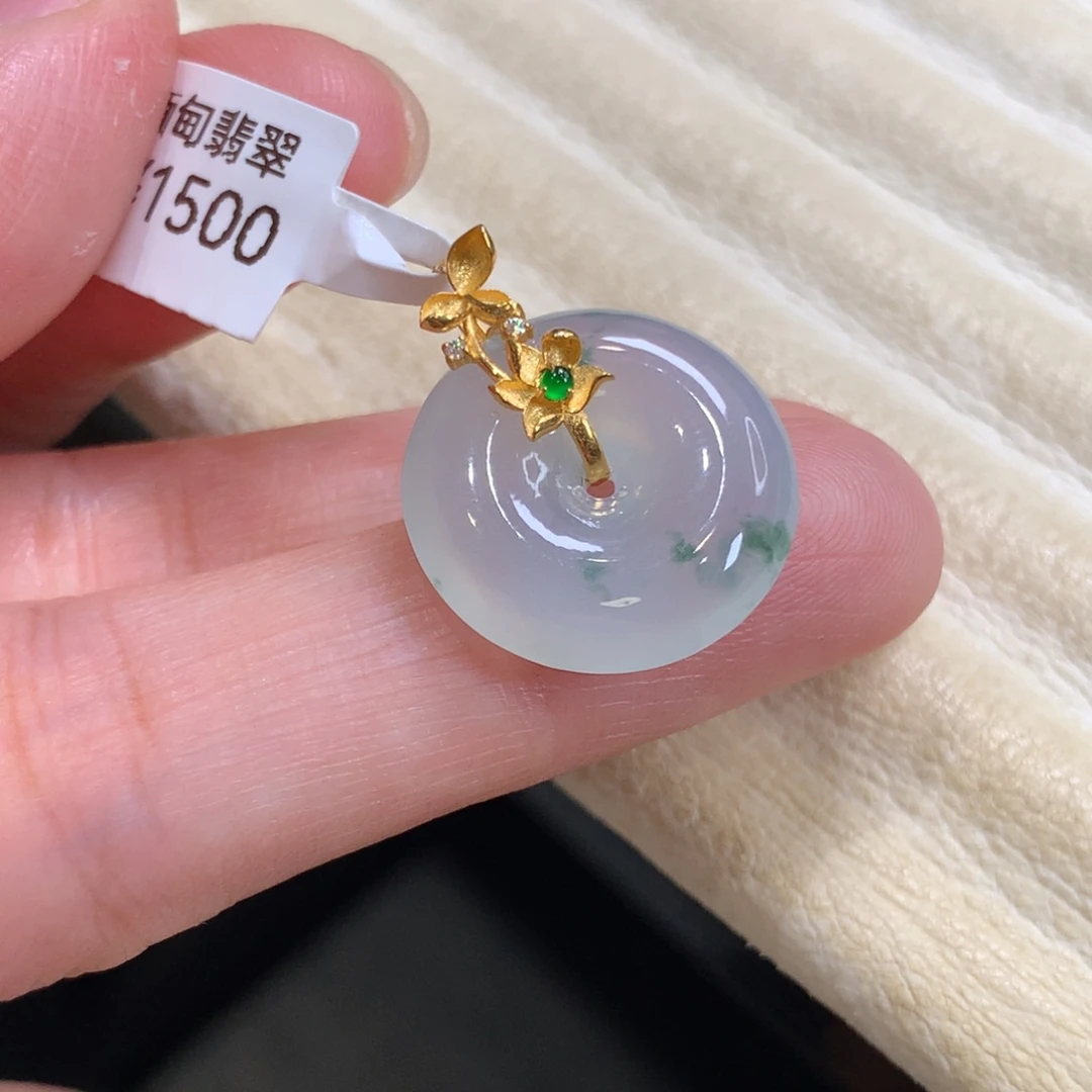 颈饰18K金镶嵌翡翠