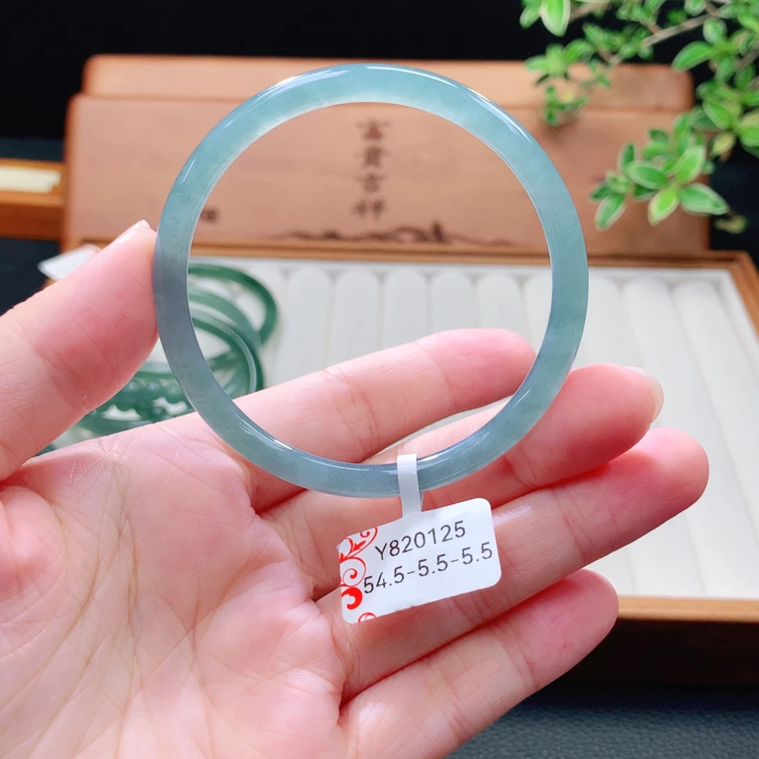 翡翠未镶嵌手镯（圆镯）