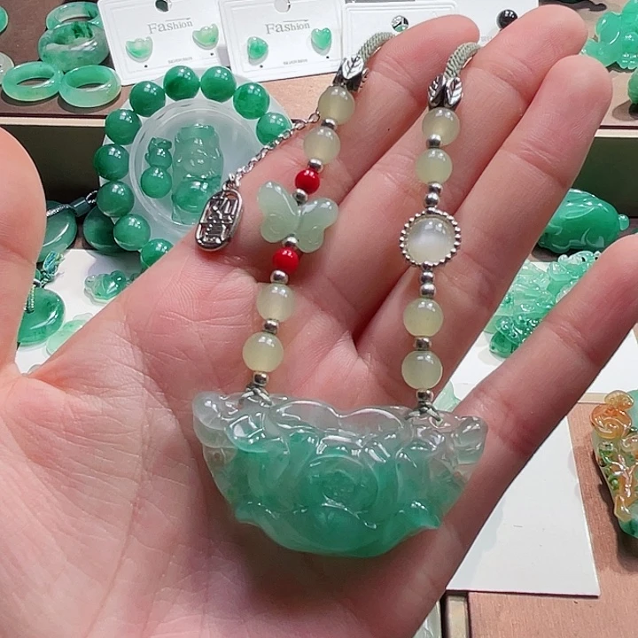 石英质玉未镶嵌吊坠