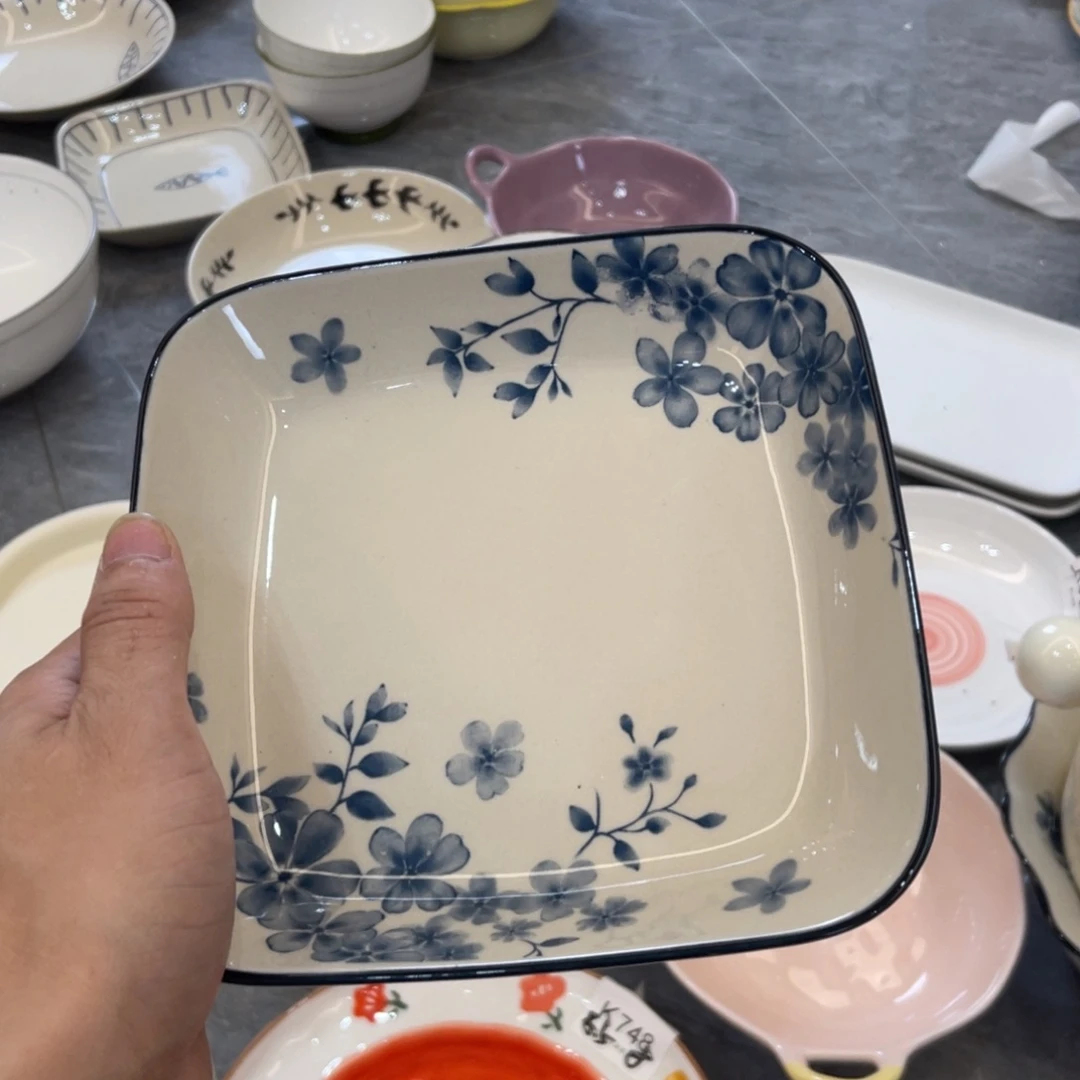 陶瓷微瑕餐具介意勿拍，满18飞！