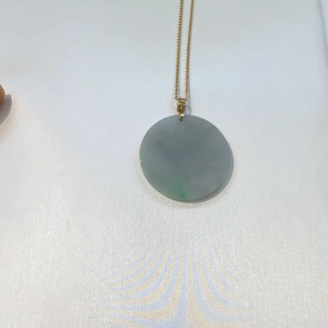 翡翠18K金镶嵌颈饰无事牌