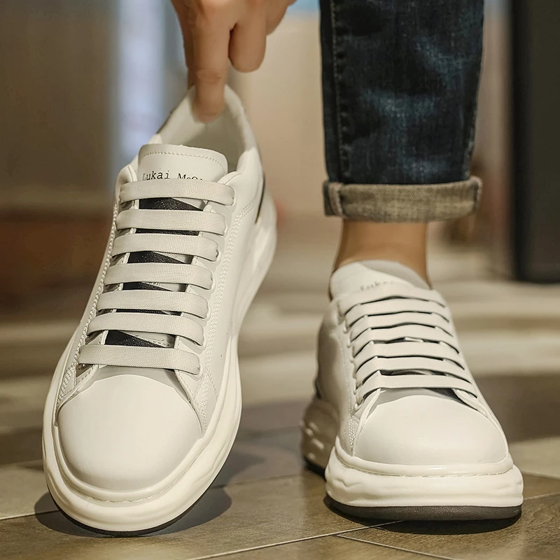 男鞋夏季新款轻便软底防滑麦昆经典小白鞋真皮百搭白色运动男板鞋