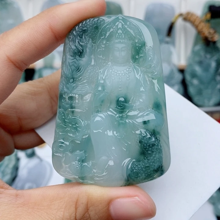 翡翠未镶嵌颈饰御龙观音