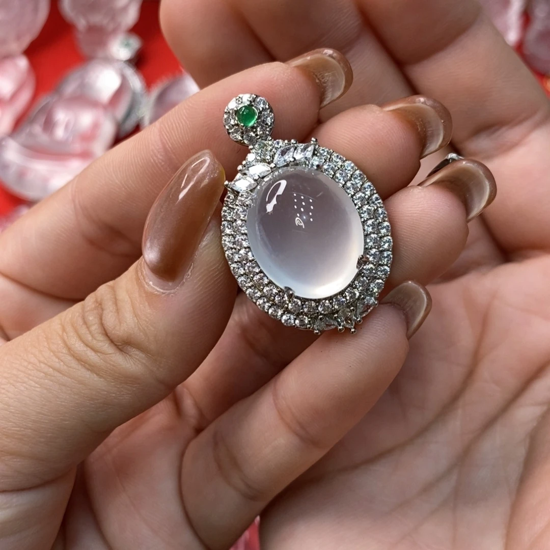 石英质玉合金吊坠