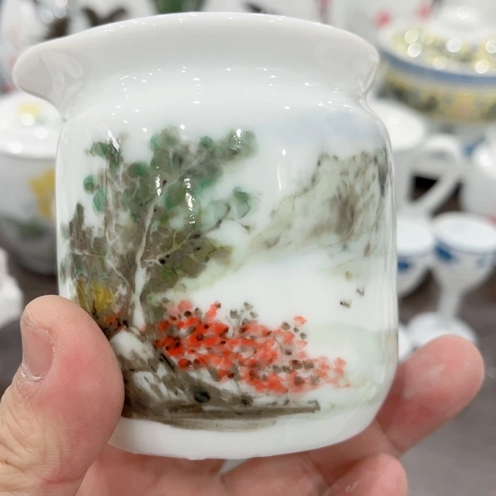 壶釉下五彩的瓷器和瓷器