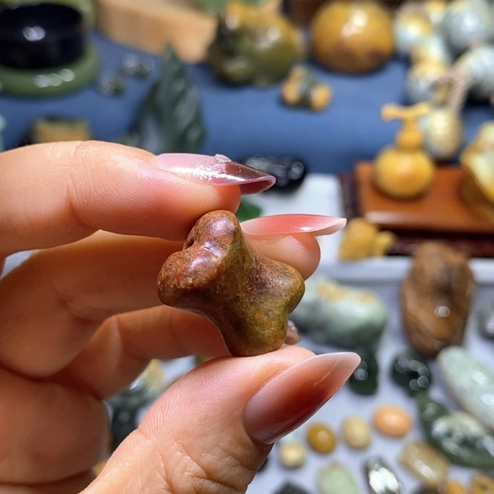 未镶嵌岫岩河磨玉（透闪石质玉）挂件特价