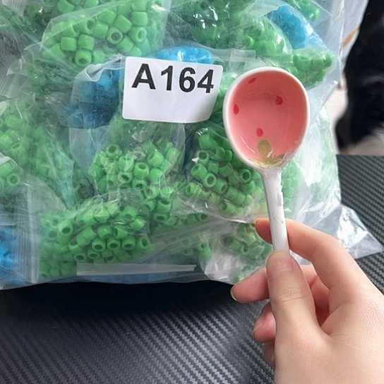 摆件……………………………………………………………………