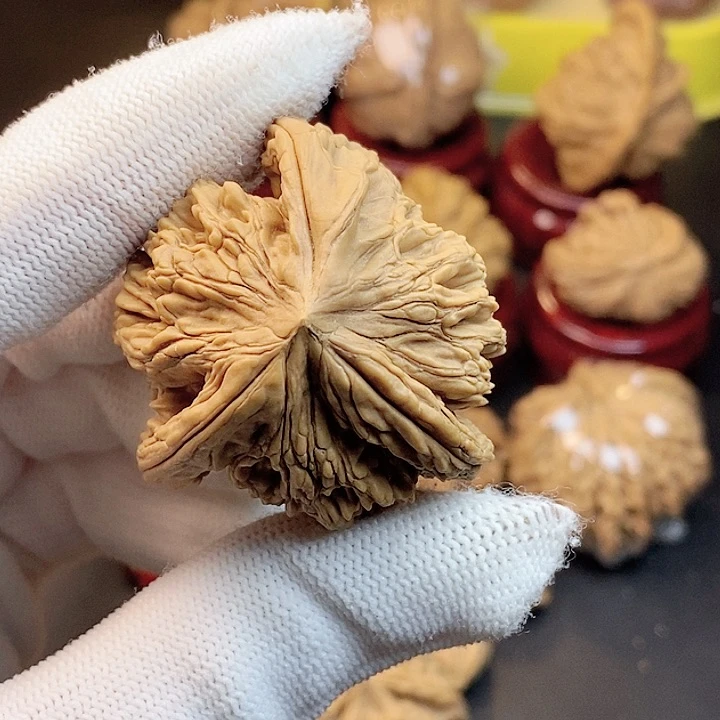 –***哥文玩核桃吊坠瑕疵单只不退不换