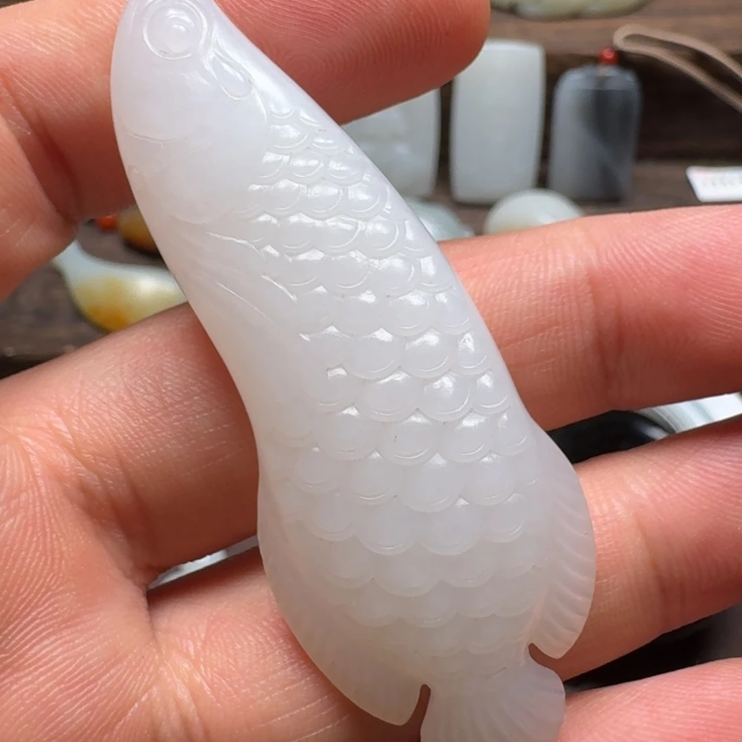 颈饰未镶嵌和田玉（白玉）
