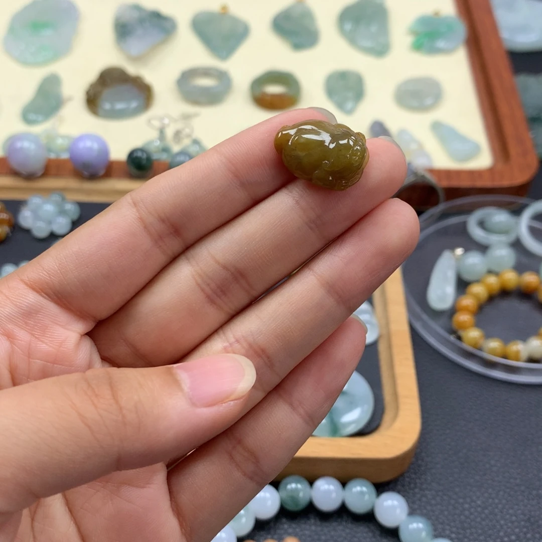颈饰未镶嵌翡翠金蟾