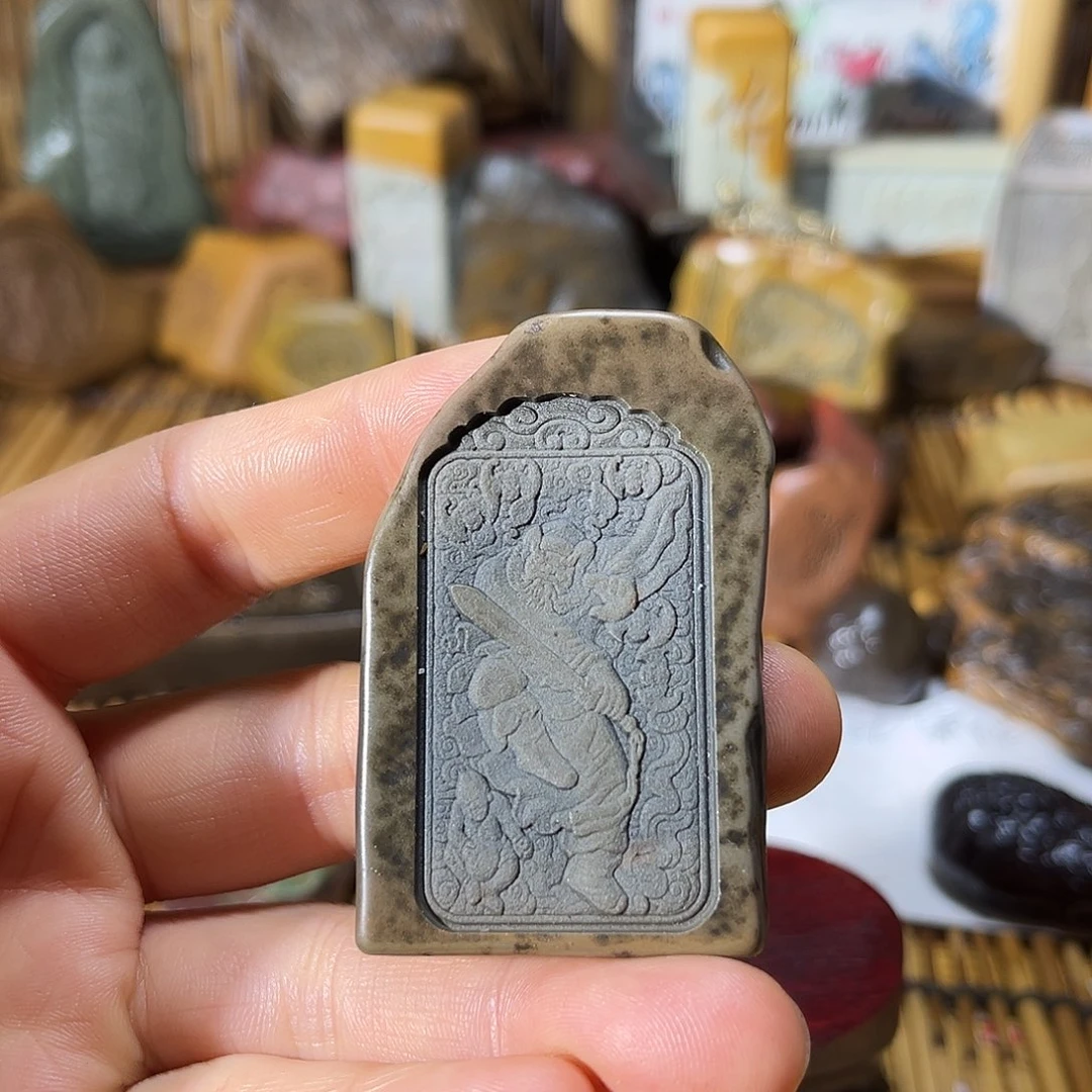 新疆戈壁石原石雕刻