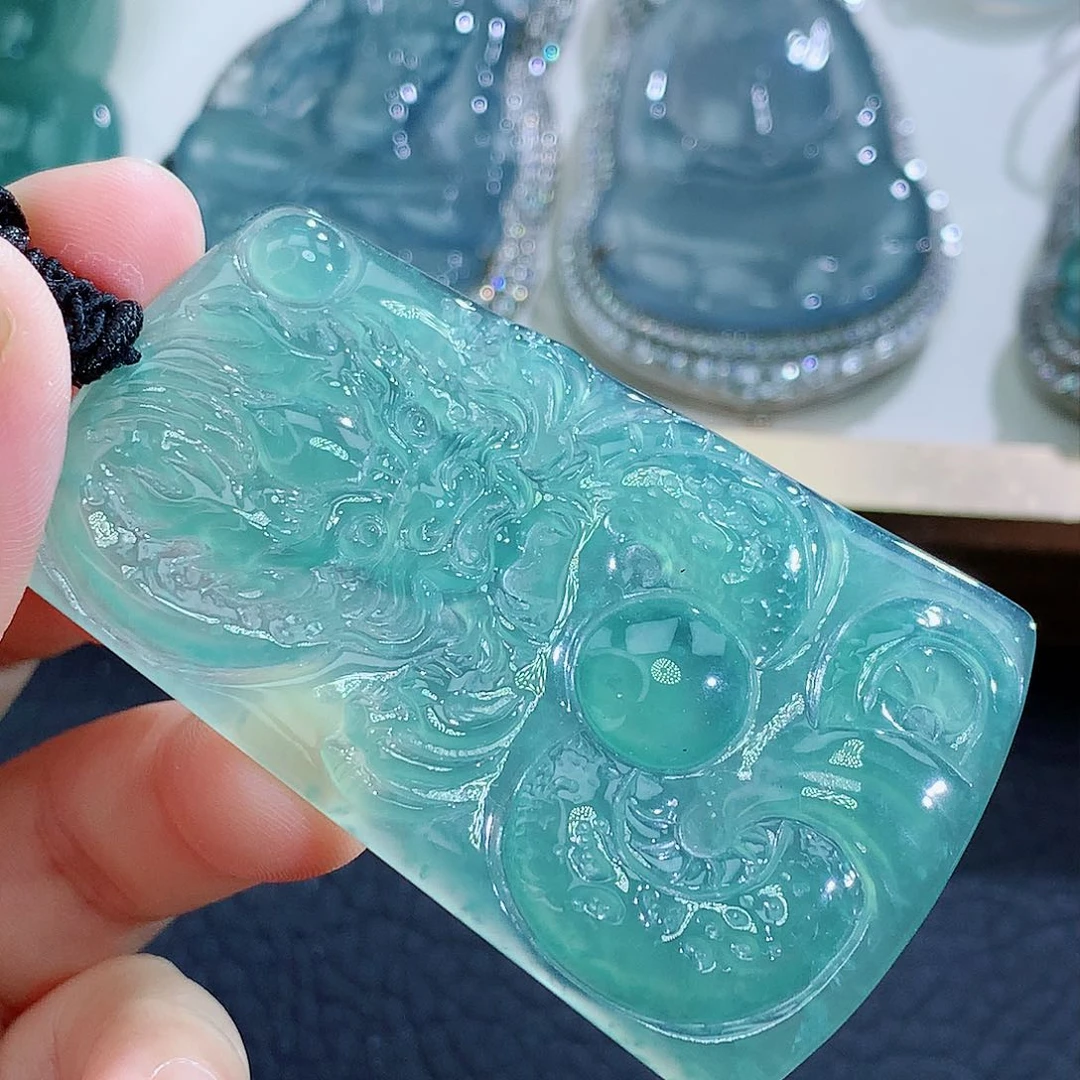 翡翠挂件未镶嵌翡翠