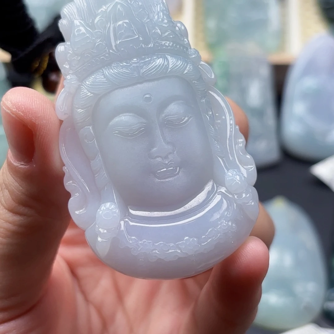 翡翠未镶嵌颈饰观音