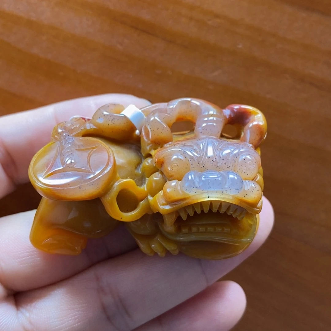 未镶嵌石英质玉（黄龙玉）颈饰