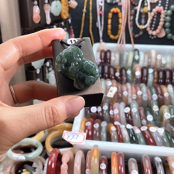 石英质玉未镶嵌颈饰倩*影