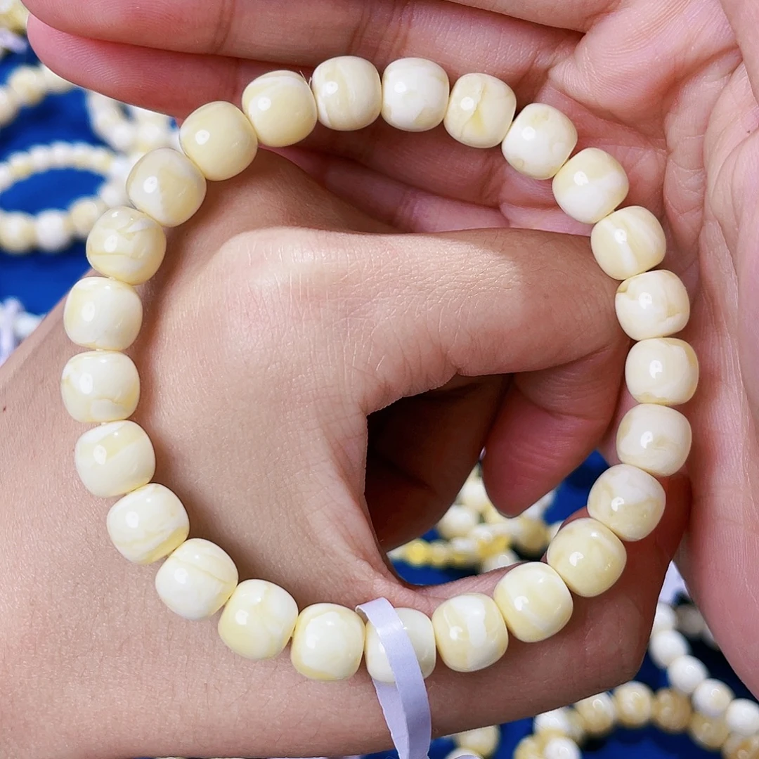 琥珀未镶嵌裸石8.5浓白花