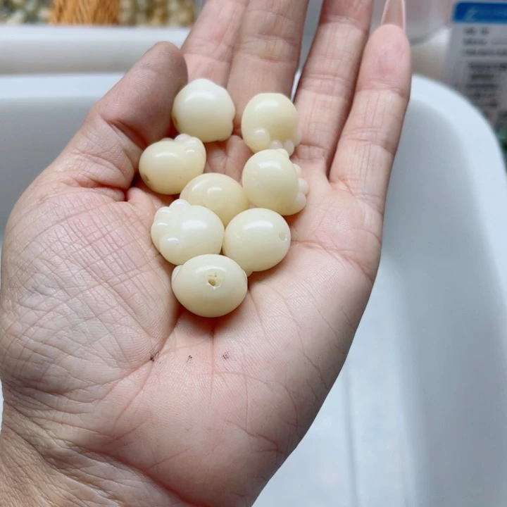 吊坠白玉菩提瑕疵16白玉猫爪10颗
