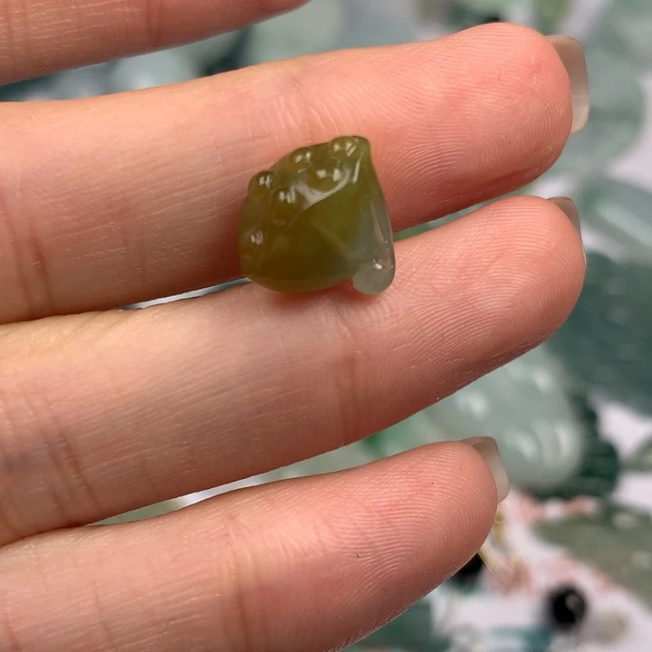 玉***儿翡翠未镶嵌颈饰翡翠